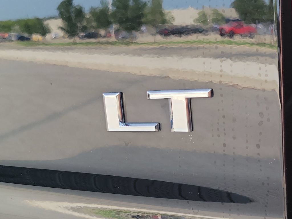 Used 2022 Chevrolet Silverado 1500 LT AWD/4WD image 6