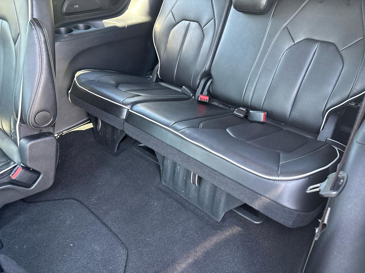 Used 2025 Chrysler Pacifica Limited FWD image 22
