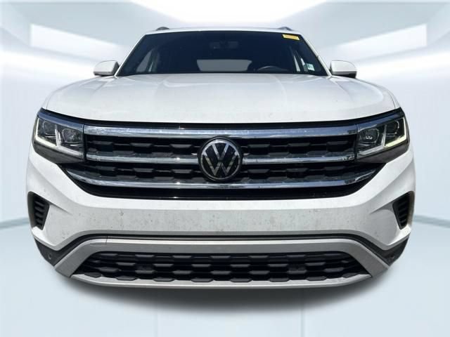 Used 2023 Volkswagen Atlas Cross Sport SE w/ Panoramic Sunroof Package FWD image 2