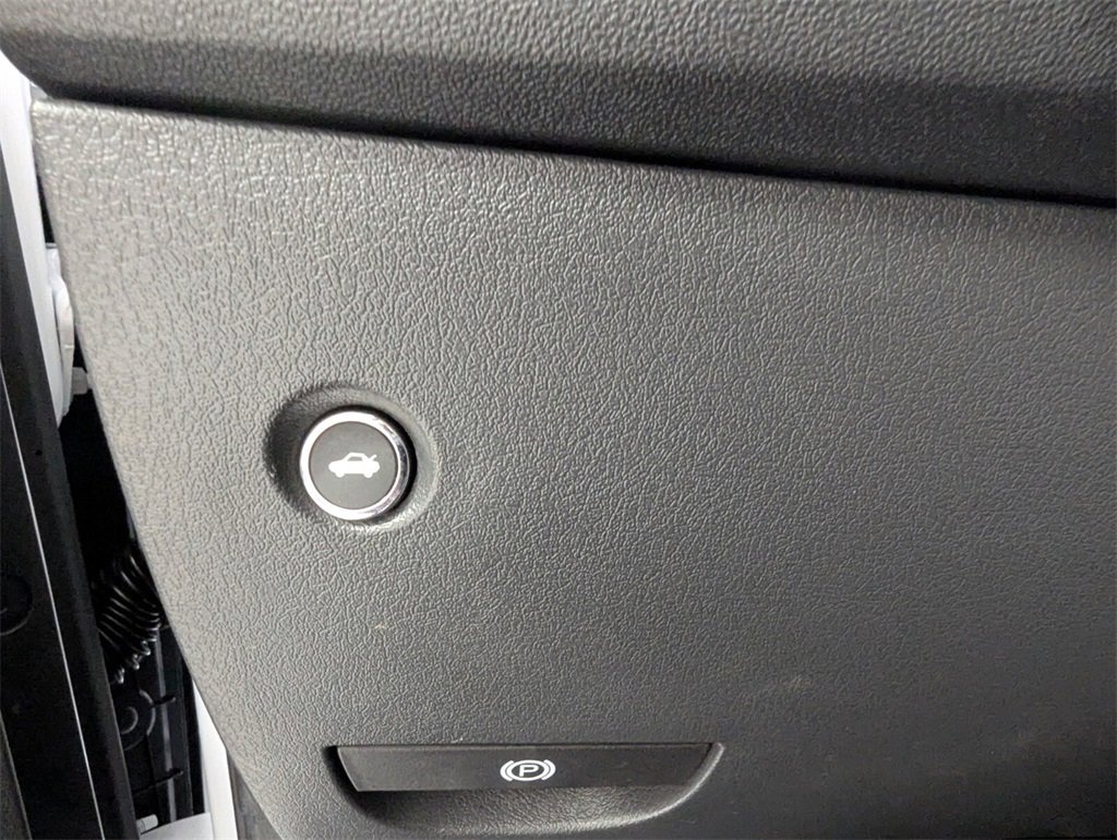 Used 2014 Dodge Challenger R/T image 20