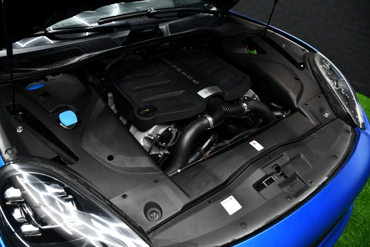 Used 2017 Porsche Cayenne GTS image 14