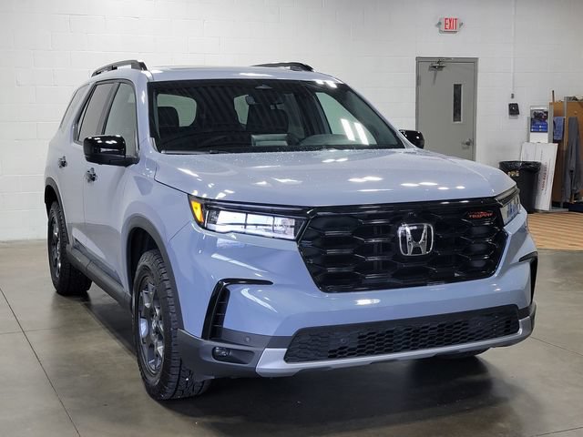 Certified 2025 Honda Pilot TrailSport image 4