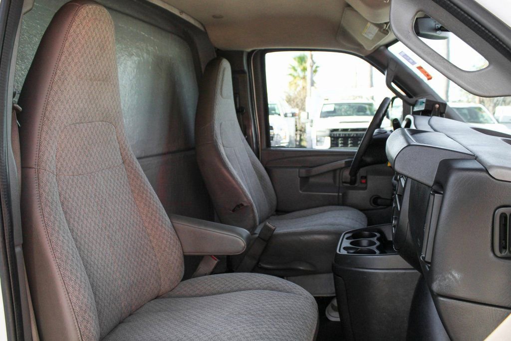 Used 2016 Chevrolet Express 4500 w/ Chrome Appearance Package RWD image 26