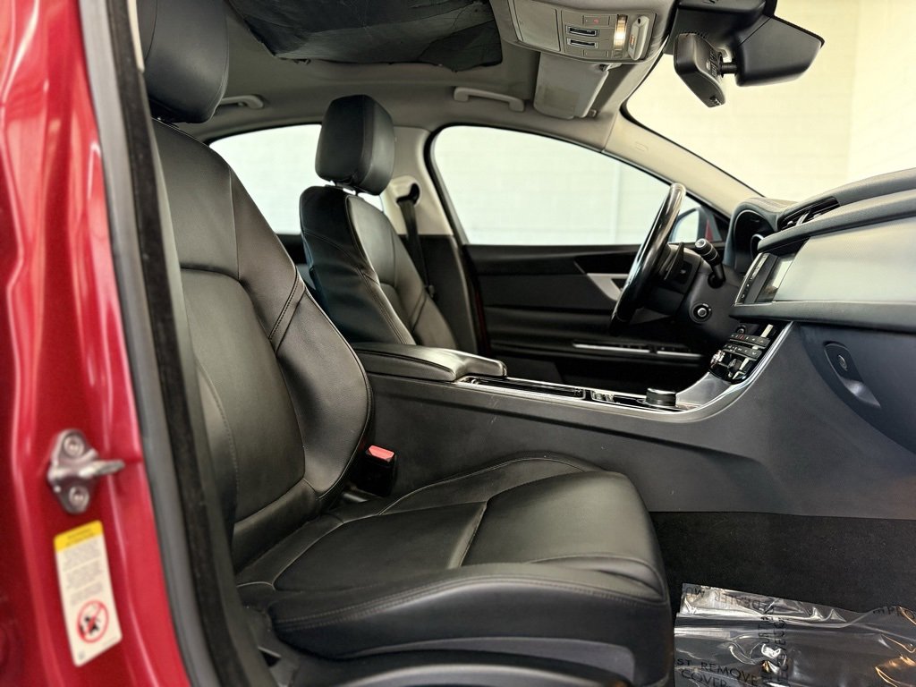 Used 2017 Jaguar XF Premium image 17