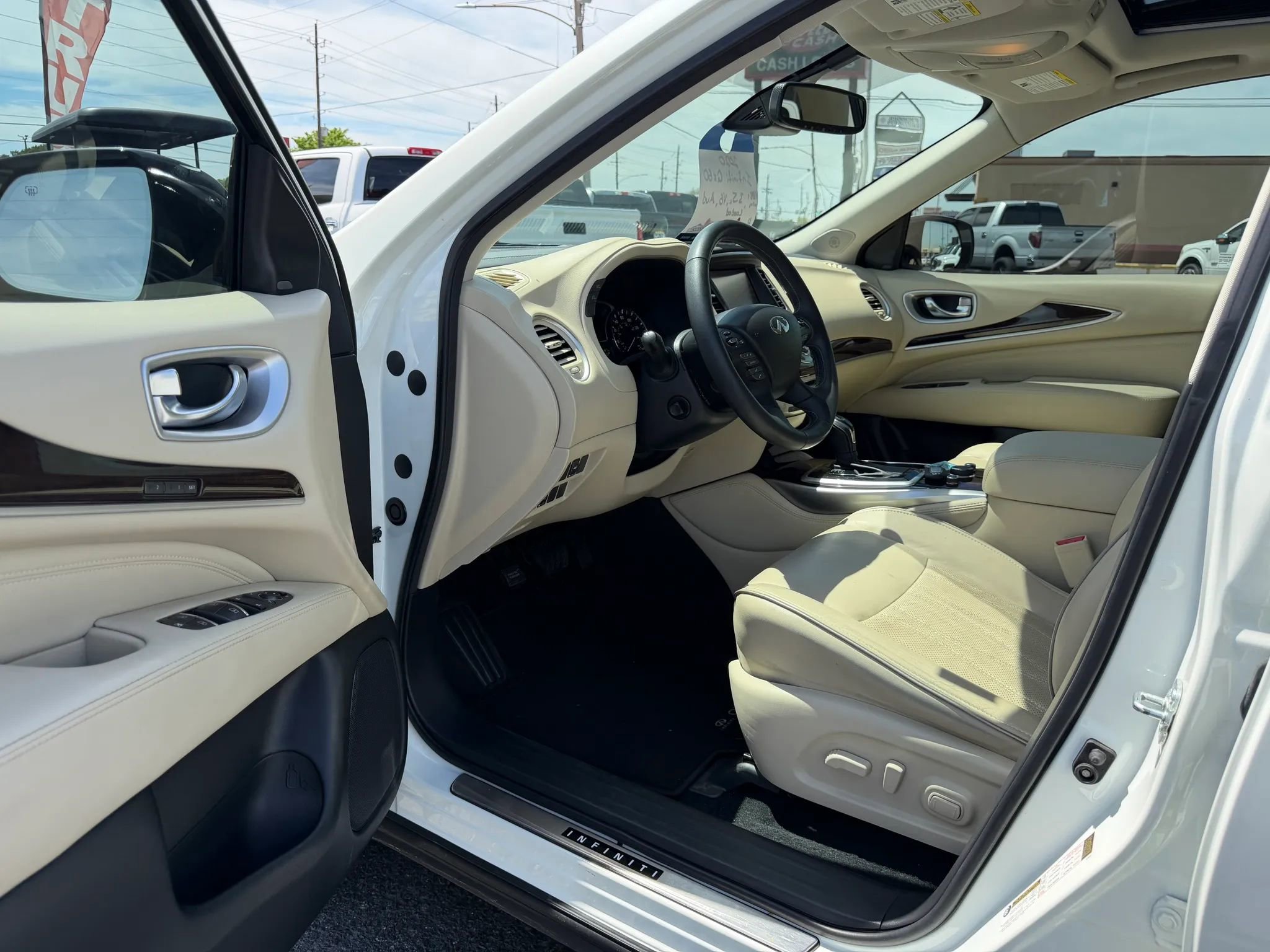 Used 2020 INFINITI QX60 Luxe w/ Sensory Package AWD/4WD image 4