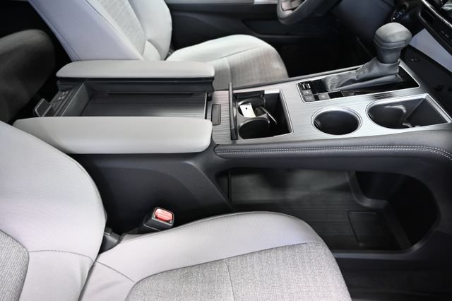 Used 2025 Toyota Sienna LE AWD/4WD image 20
