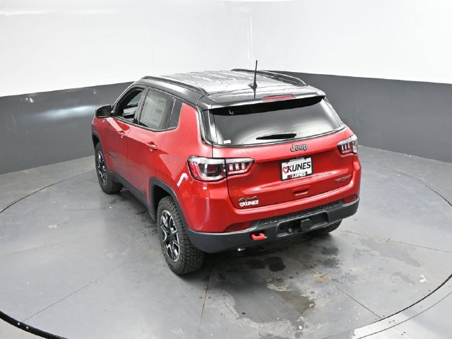 New 2026 Jeep Compass Trailhawk w/ Trailer Tow Group AWD/4WD image 37