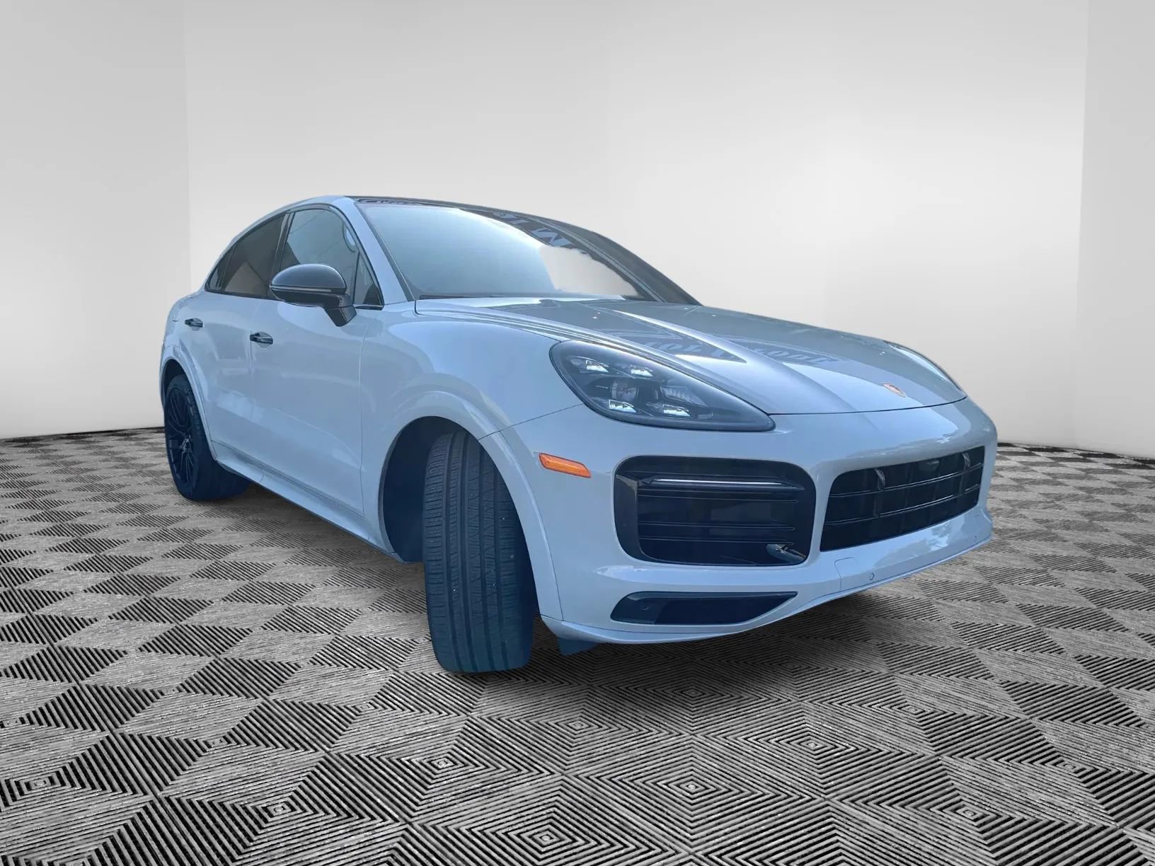 Used 2023 Porsche Cayenne GTS AWD/4WD image 4