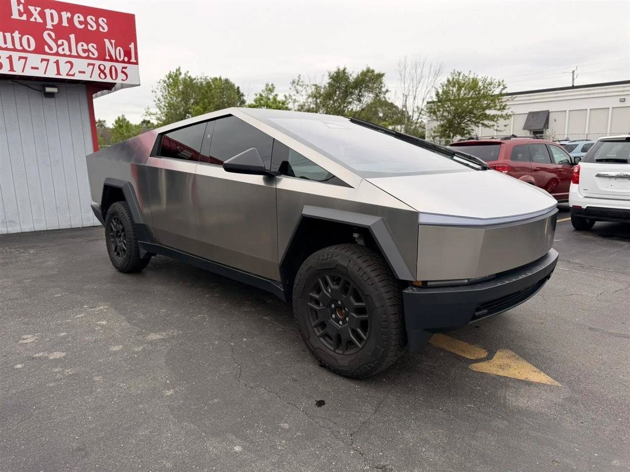 Used 2024 Tesla Cybertruck AWD Crew Cab image 6