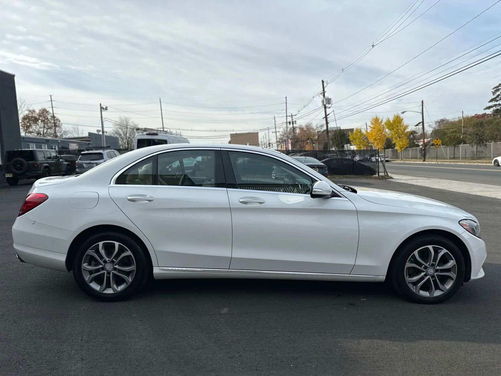 Used 2015 Mercedes-Benz C 300 4MATIC Sedan image 4