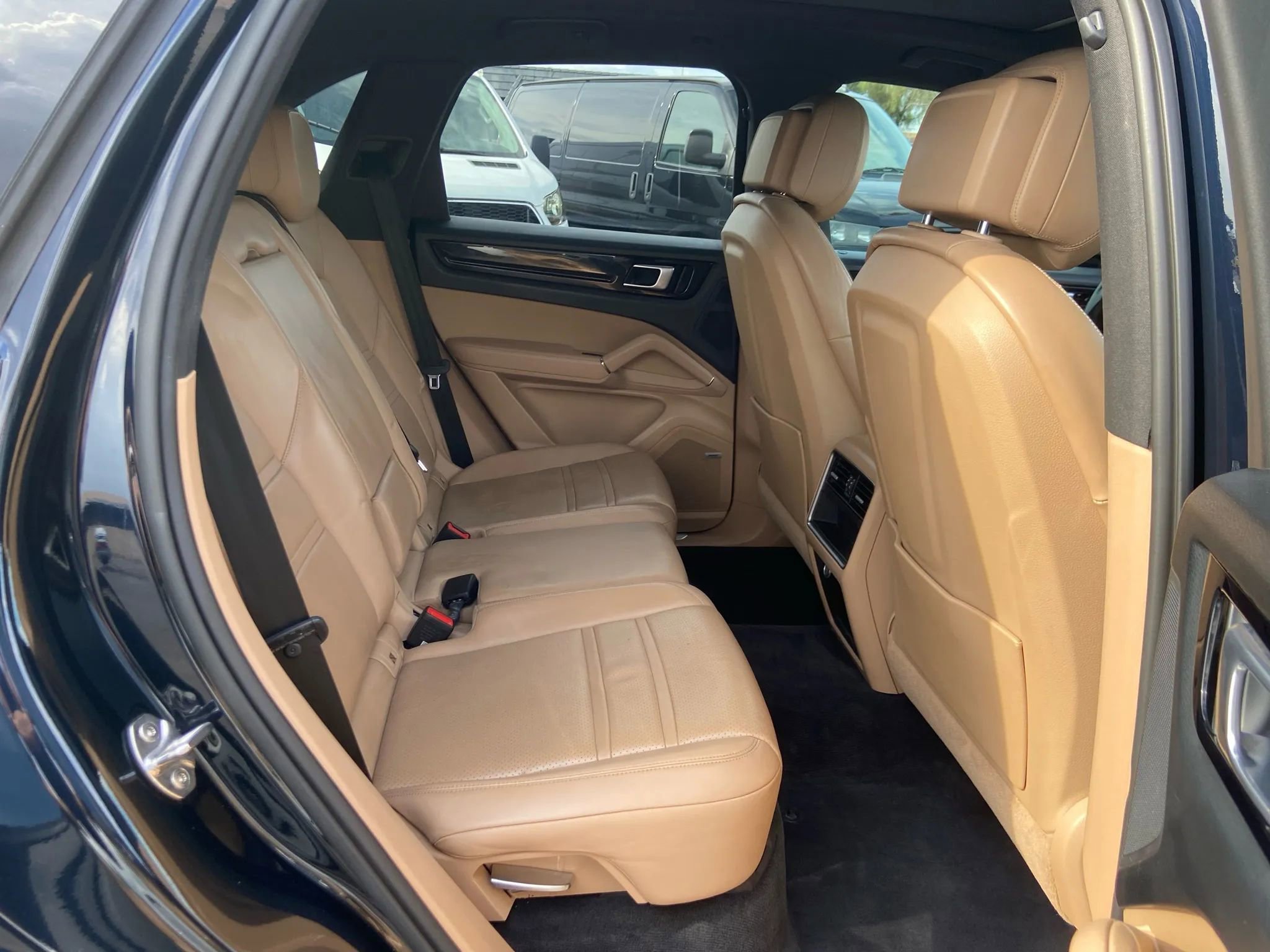 Used 2019 Porsche Cayenne Sport Utility 4D image 18