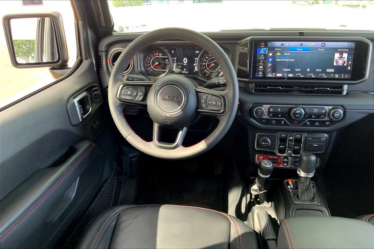 Used 2024 Jeep Gladiator Rubicon w/ Safety Group image 5