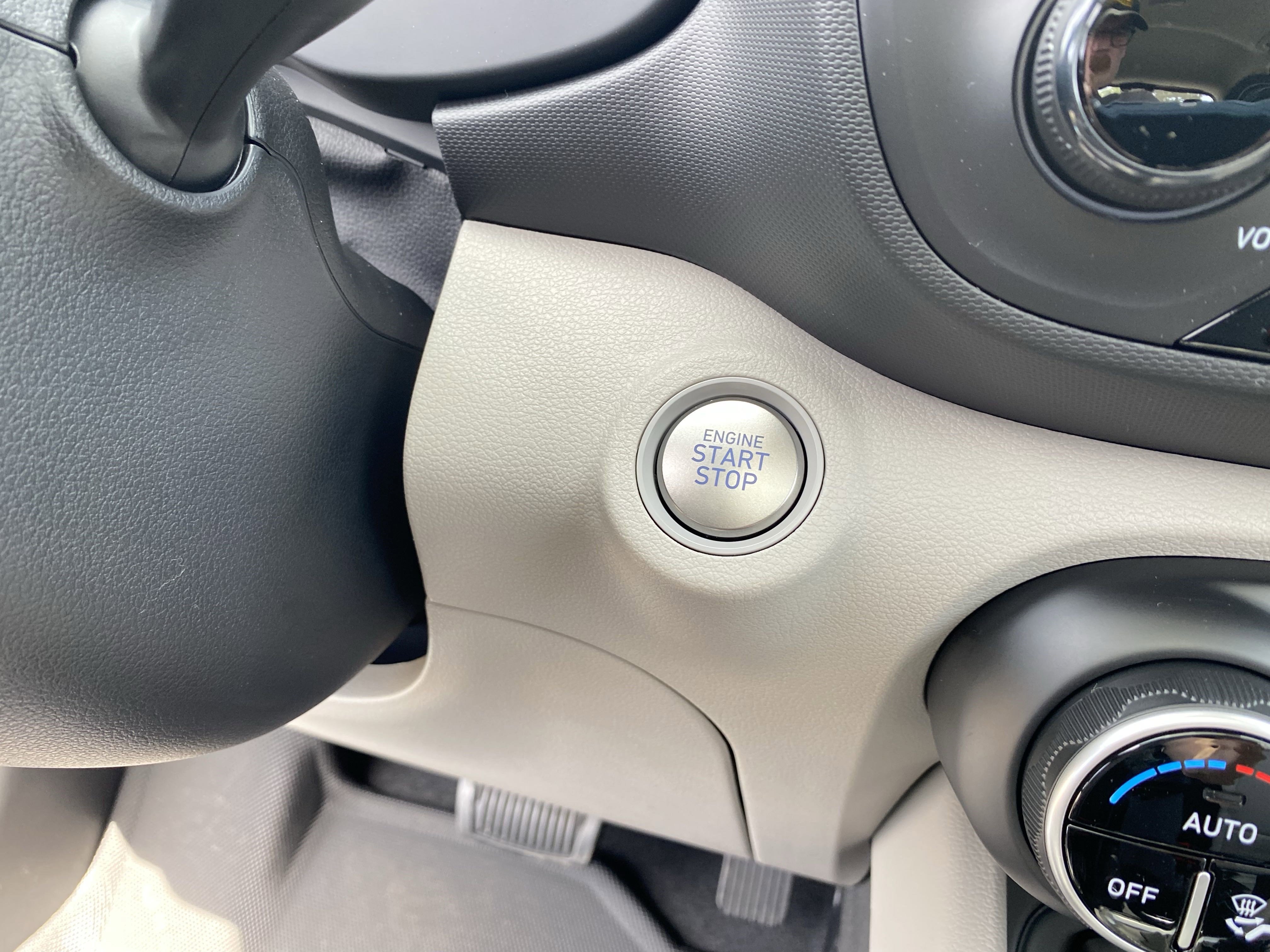 Certified 2025 Hyundai Venue SEL image 24