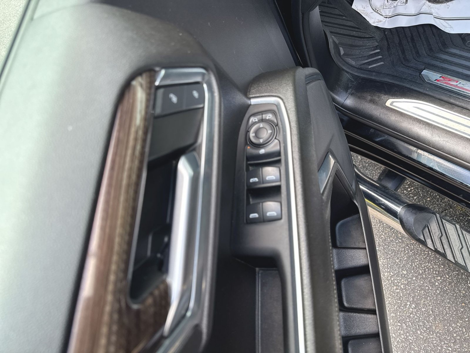 Used 2024 Chevrolet Silverado 1500 LT Trail Boss w/ Protection Package AWD/4WD image 9