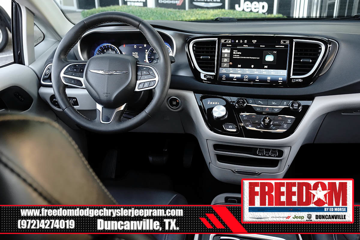 Certified 2024 Chrysler Pacifica Touring-L FWD image 17