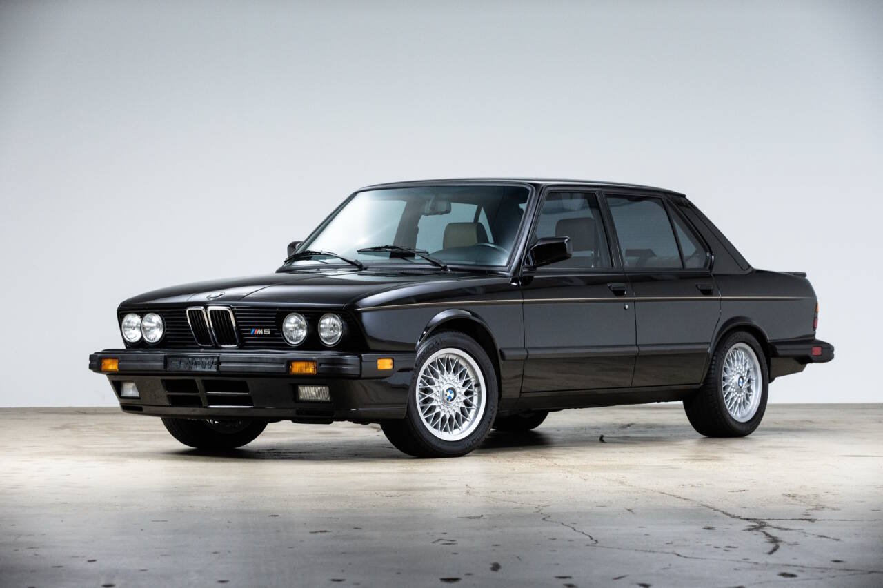 Used 1988 BMW M5 RWD image 1
