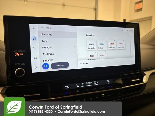 Used 2025 Toyota Sienna XLE image 34