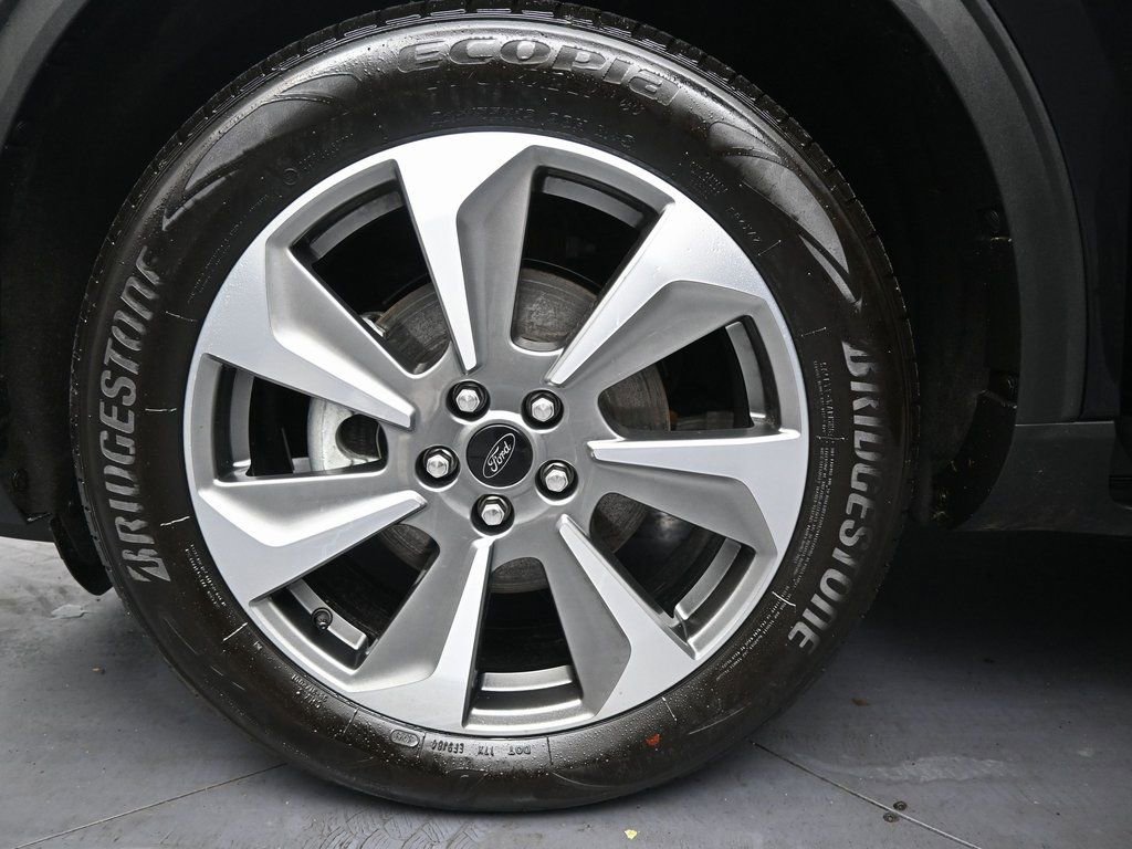 Used 2025 Ford Escape Platinum image 36