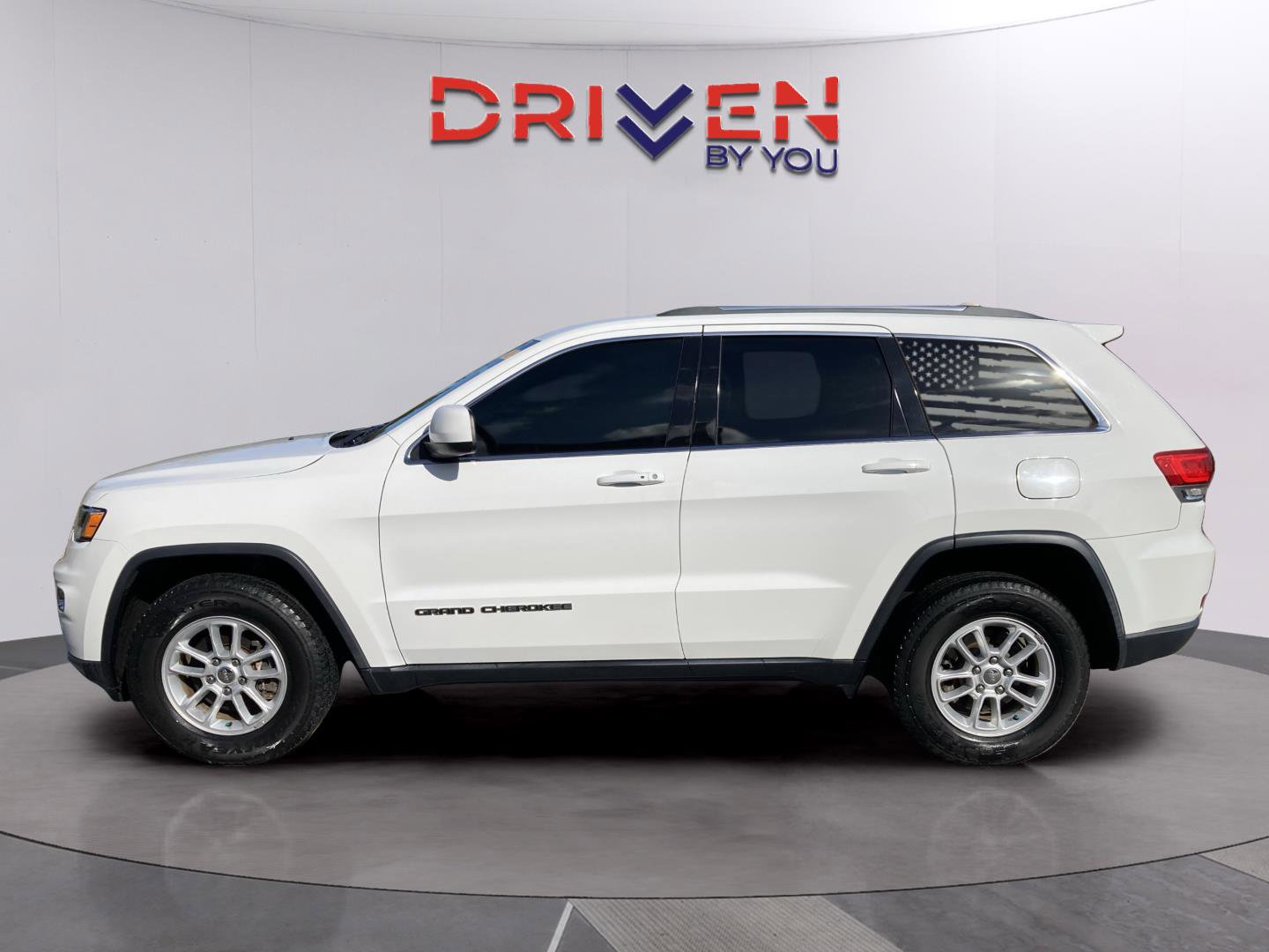 Used 2018 Jeep Grand Cherokee Laredo image 3