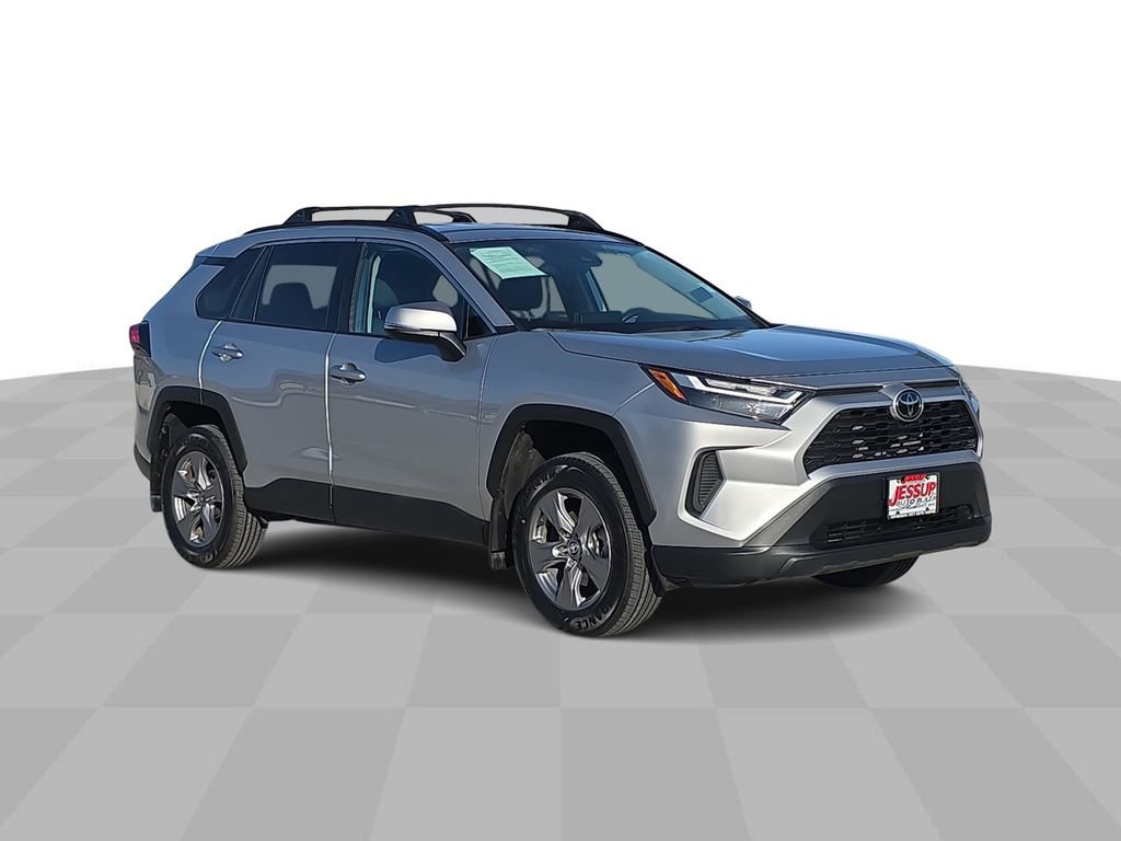 Used 2024 Toyota RAV4 XLE AWD/4WD image 2