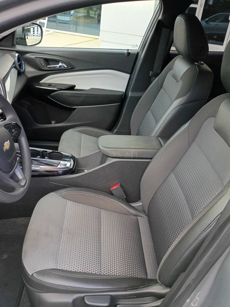 Used 2025 Chevrolet Trax LT FWD image 9
