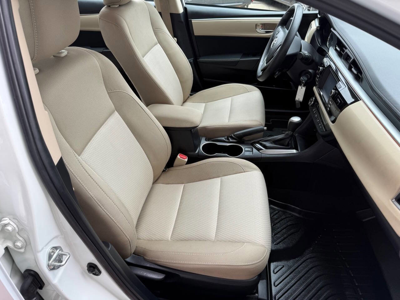 Used 2016 Toyota Corolla LE FWD image 9