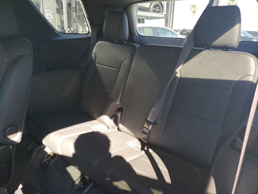 Used 2023 Chevrolet Traverse High Country image 14
