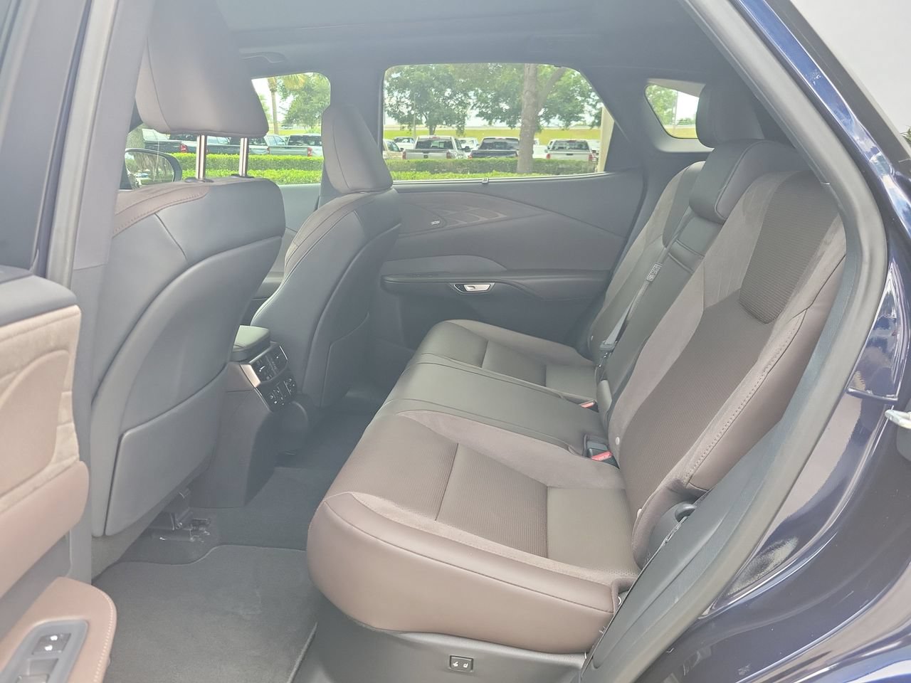 Used 2025 Lexus RX 350 FWD image 10