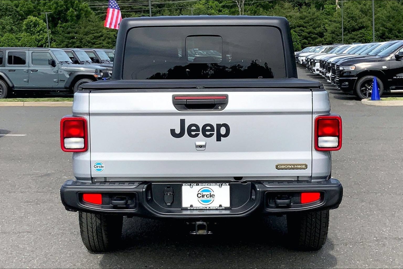 Certified 2023 Jeep Gladiator Sport AWD/4WD image 4