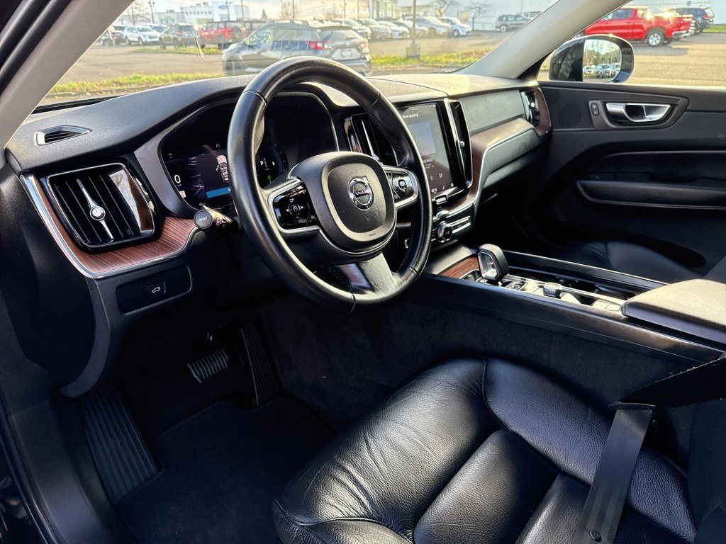 Used 2023 Volvo XC60 B5 Plus image 14
