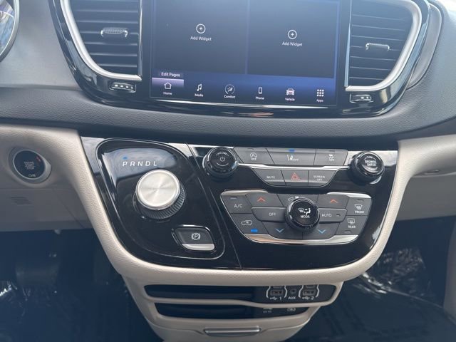 Used 2022 Chrysler Pacifica Touring-L image 26
