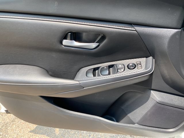Used 2025 Nissan Sentra SV FWD image 13