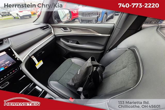 New 2026 Jeep Grand Cherokee Laredo image 11