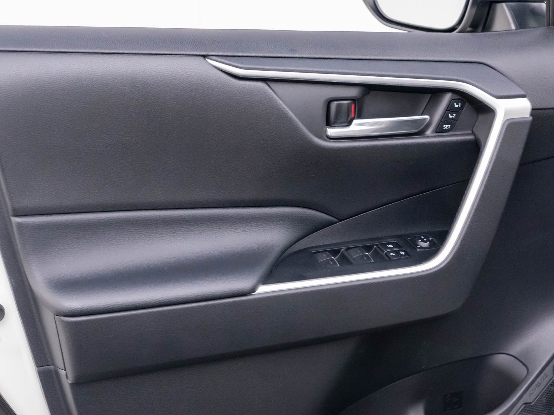 Used 2022 Toyota RAV4 XLE Premium AWD/4WD image 14