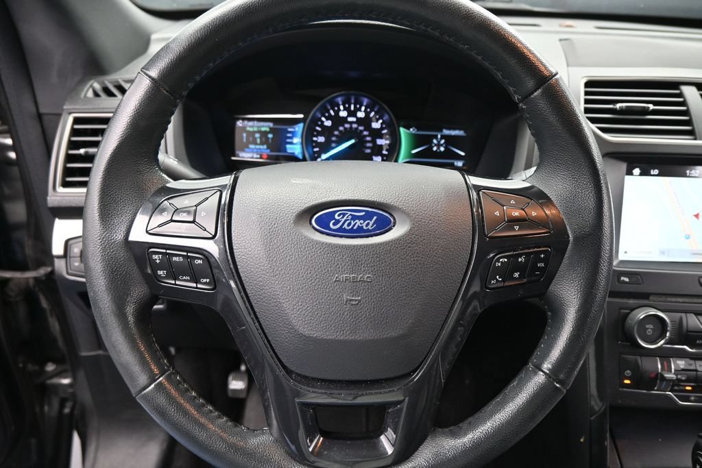 Used 2018 Ford Explorer XLT w/ Equipment Group 202A FWD image 14