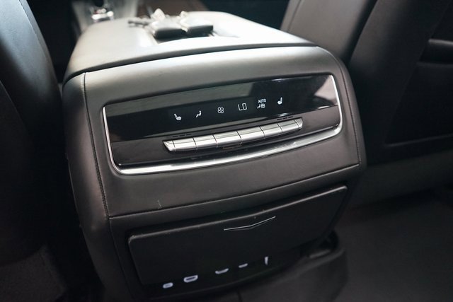 Used 2024 Cadillac Escalade Sport Platinum w/ LPO, ONYX Package image 18