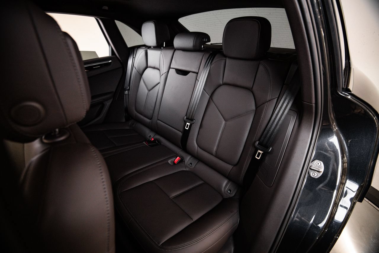 Certified 2024 Porsche Macan S AWD/4WD image 24