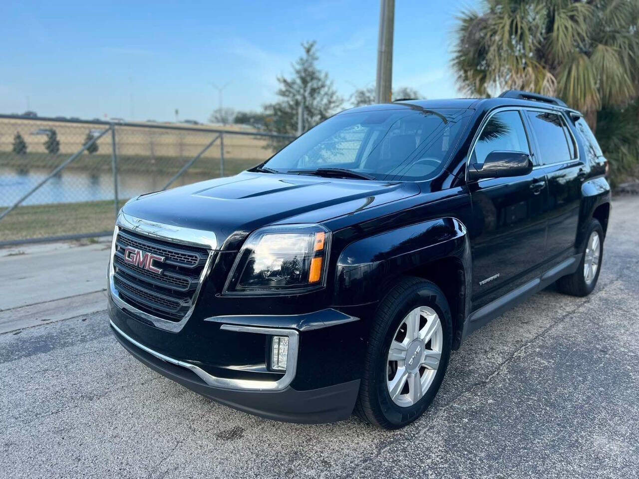 Used 2016 GMC Terrain SLE w/ Convenience Package image 2