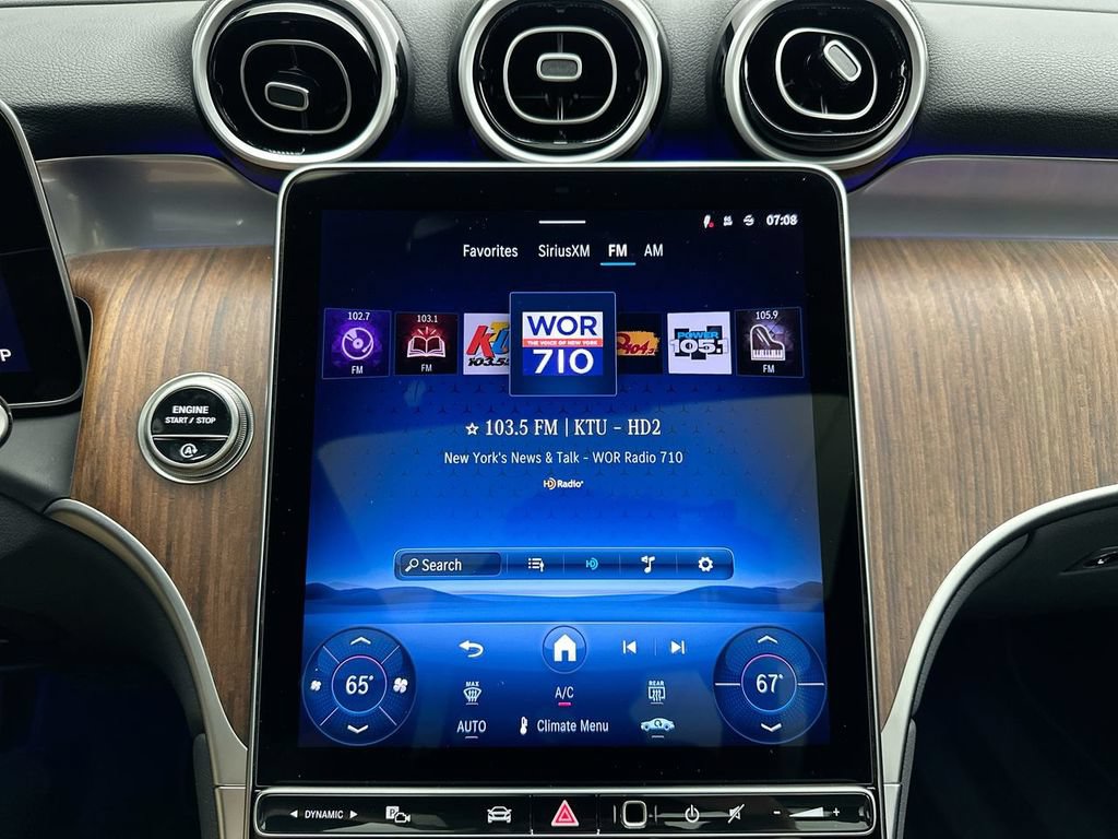 Used 2025 Mercedes-Benz GLC 300 4MATIC image 27