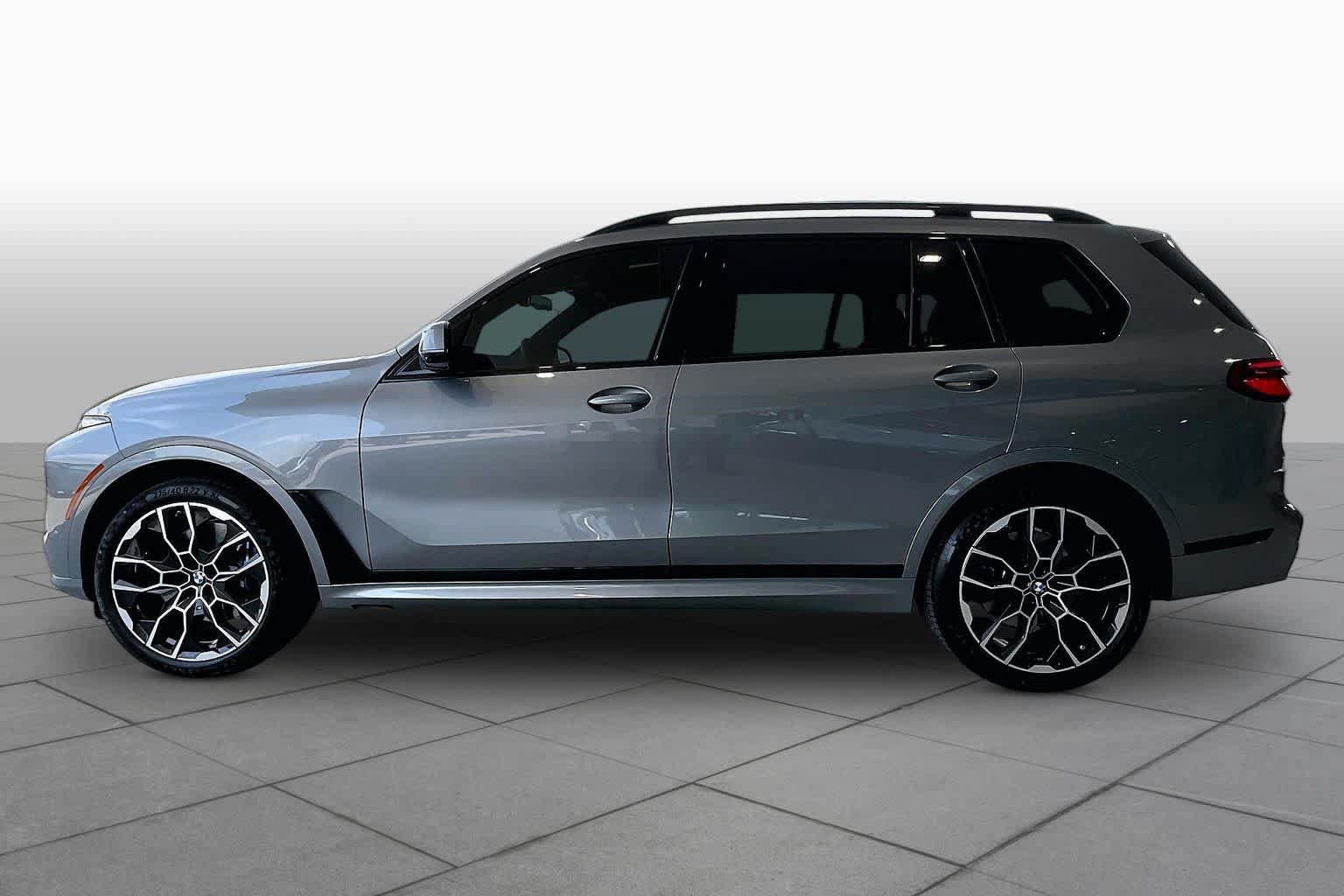 Used 2025 BMW X7 xDrive40i w/ M Sport Package AWD/4WD image 32