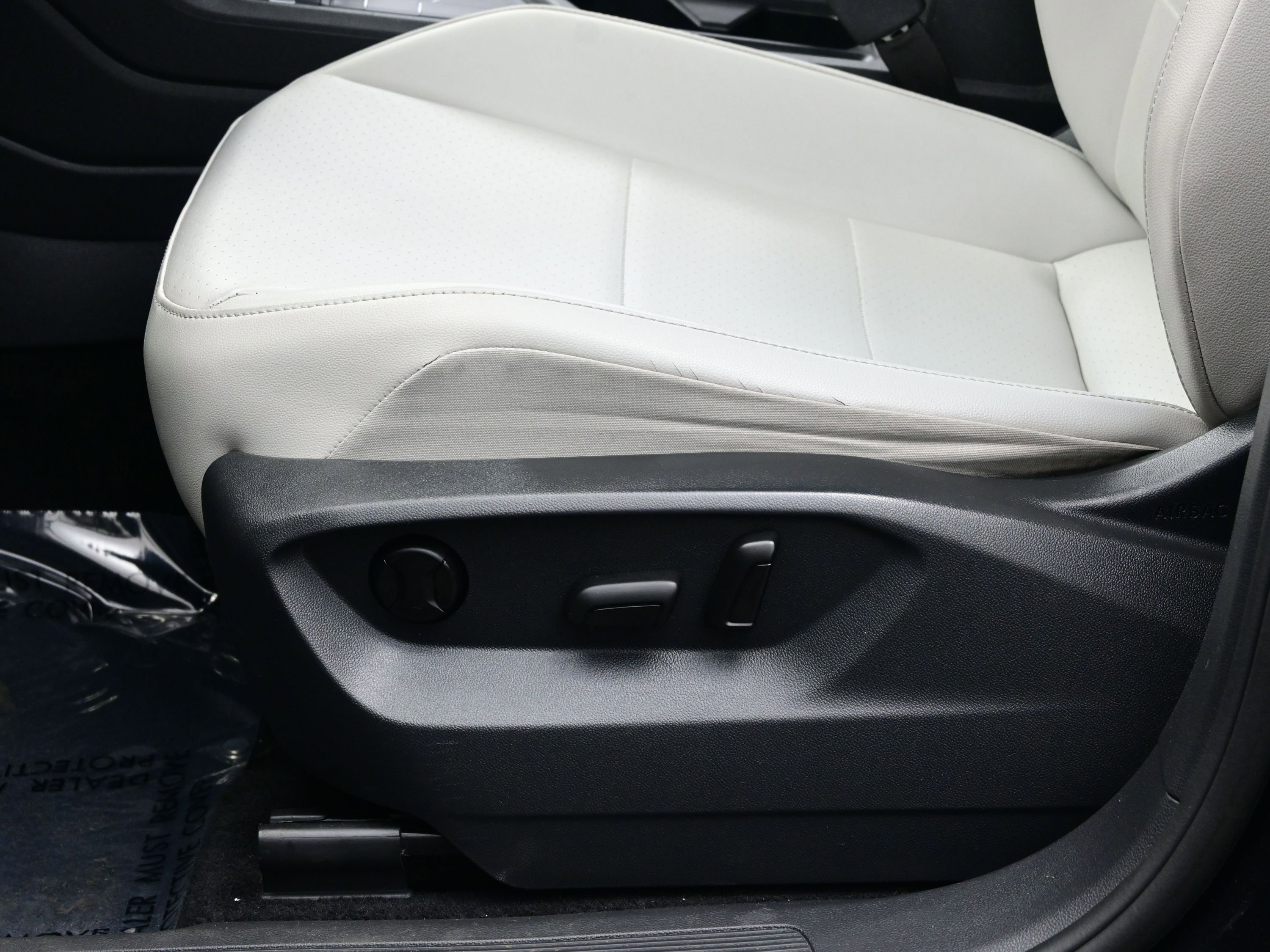 Used 2018 Volkswagen Tiguan SE image 10
