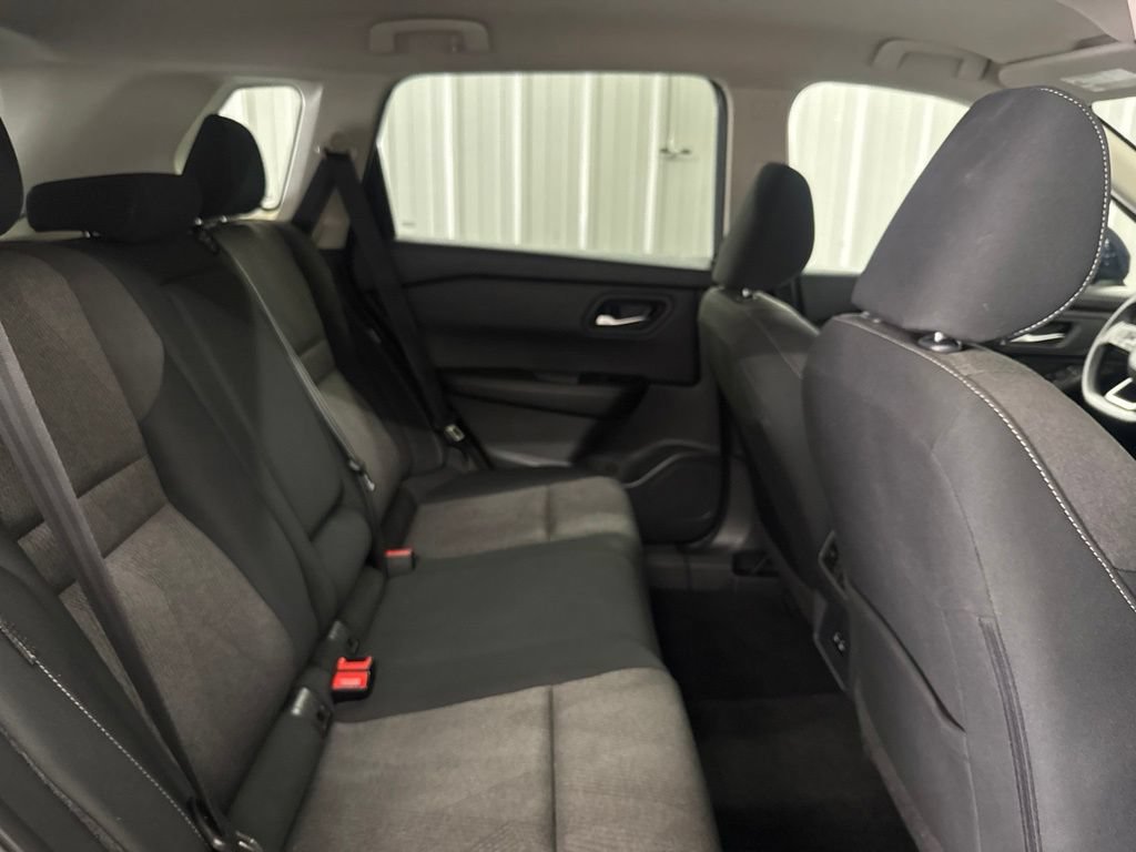 Used 2024 Nissan Rogue SV AWD/4WD image 18