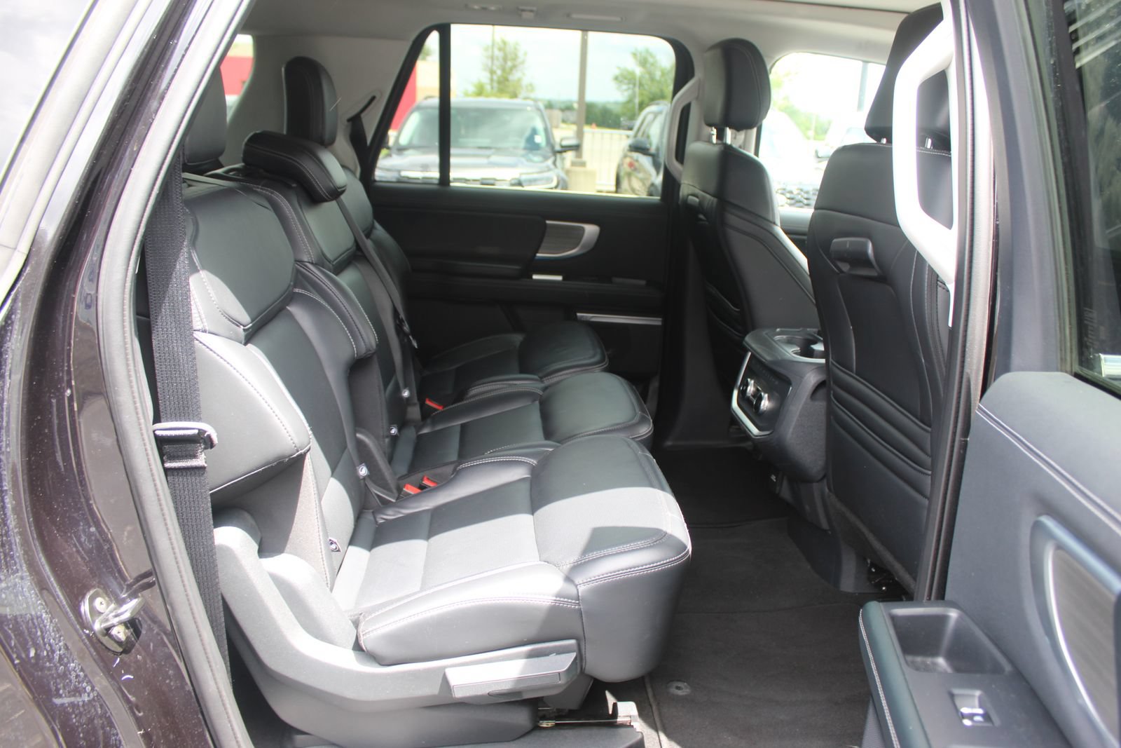 Used 2025 Ford Expedition Max Platinum AWD/4WD image 14