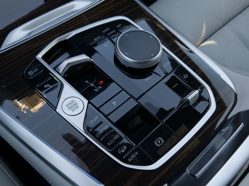 Used 2025 BMW X7 xDrive40i w/ M Sport Package image 13