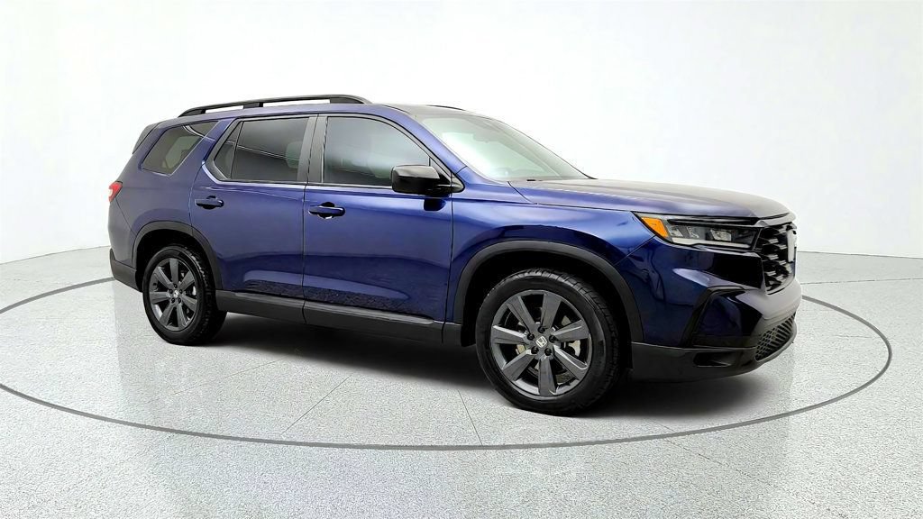 Used 2025 Honda Pilot Sport image 3