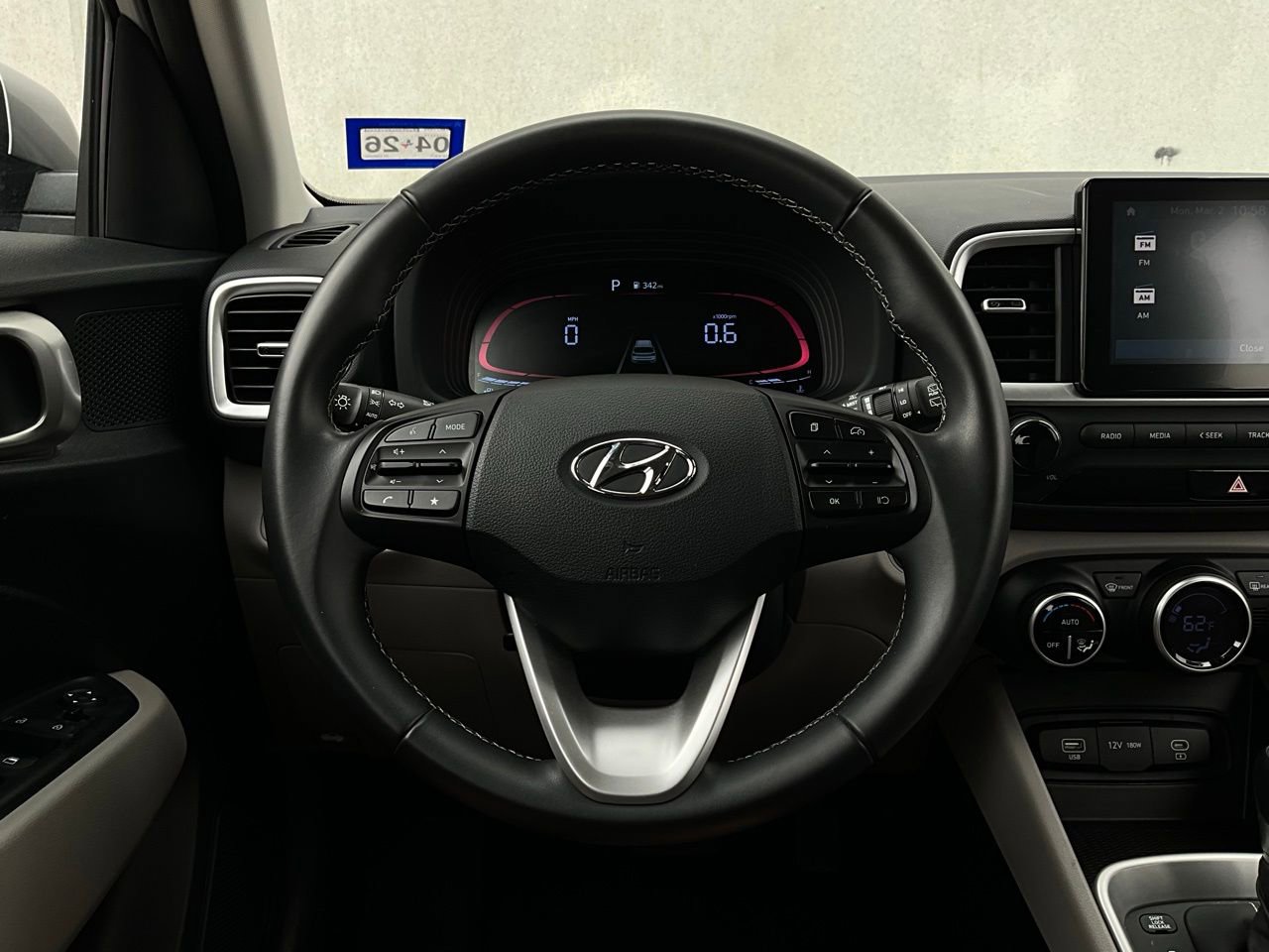 Used 2025 Hyundai Venue SEL image 32