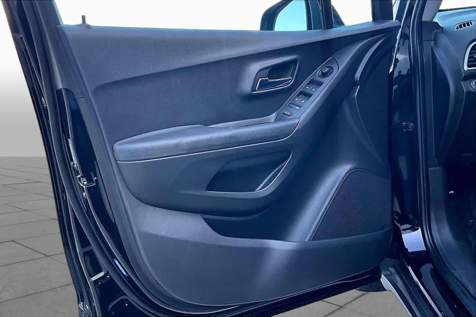 Used 2019 Chevrolet Trax LS w/ Tint and Cruise Package FWD image 19