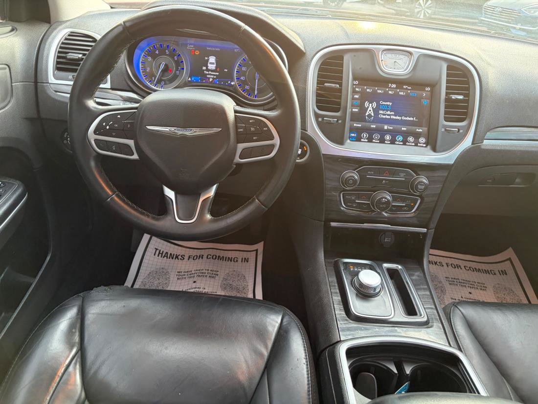 Used 2018 Chrysler 300 Touring L RWD image 11