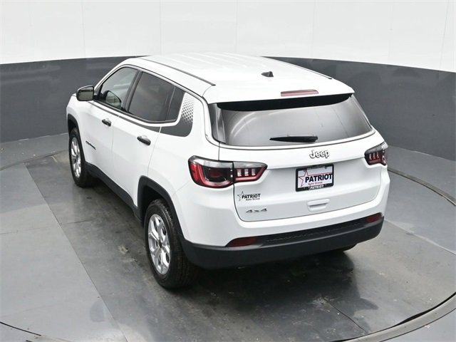 Used 2025 Jeep Compass Sport w/ Mopar Graphics Package image 27