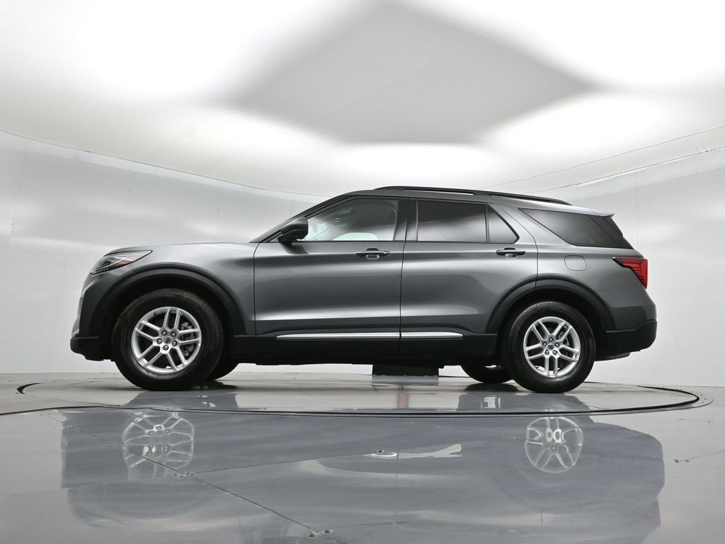 Certified 2025 Ford Explorer Active image 7